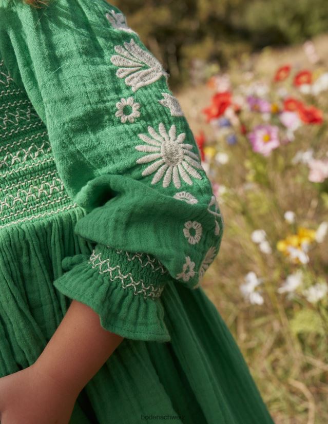 Boden Baby Gewebtes Kleid mit gesmoktem Oberteil VH86PT346 Kleidung Schulgrüne Gänseblümchen