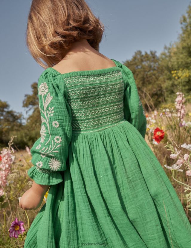 Boden Baby Gewebtes Kleid mit gesmoktem Oberteil VH86PT346 Kleidung Schulgrüne Gänseblümchen