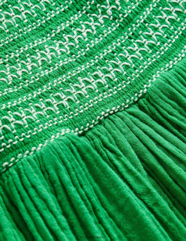 Boden Baby Gewebtes Kleid mit gesmoktem Oberteil VH86PT346 Kleidung Schulgrüne Gänseblümchen