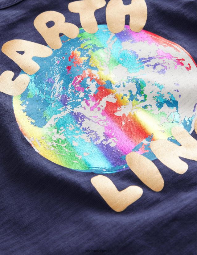 Boden Baby T-Shirt mit Earth-Logo-Print VH86PT417 Kleidung helles Marineblau