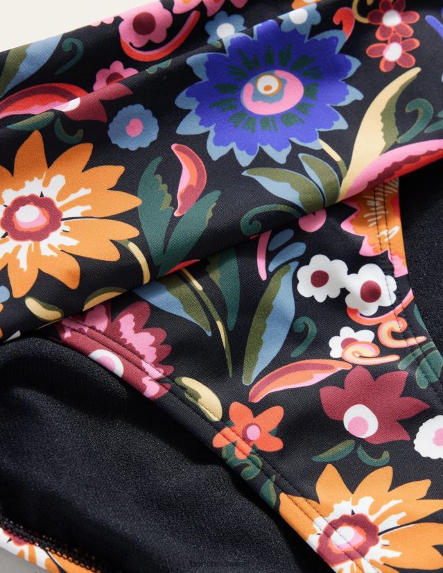 Boden Frauen klassische Falten-Bikinihose VH86PT1768 Kleidung Schwarz- und Gardenien-Pop