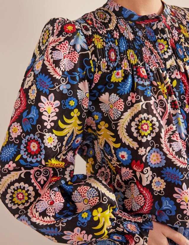 Boden Frauen Gesmokte Baumwollbluse mit Passe VH86PT1413 Kleidung Multi- und tropischer Charme