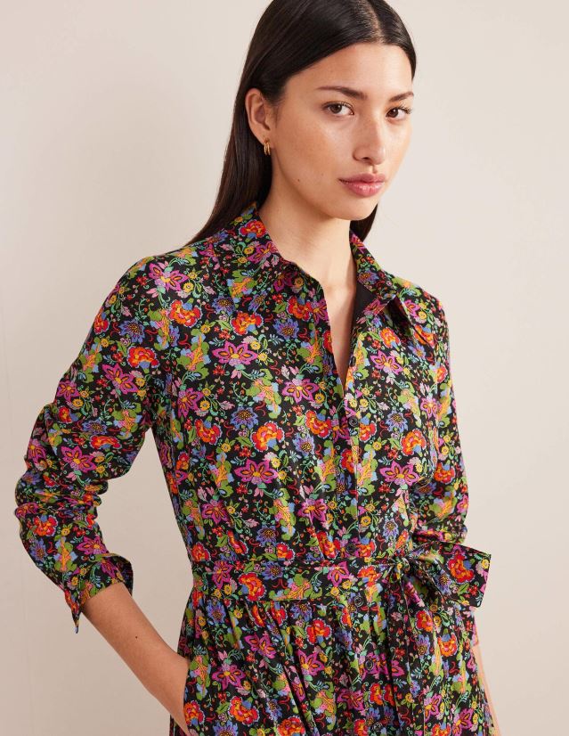 Boden Frauen Gestuftes Maxi-Hemdkleid aus Baumwolle VH86PT2210 Kleidung Schwarz- und Nelkengarten