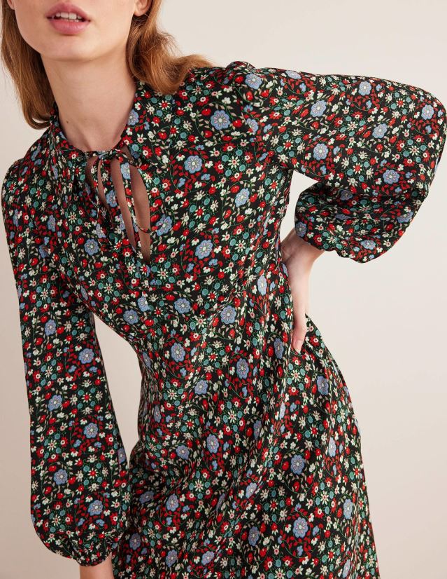 Boden Frauen Hemdblusenkleid mit Bindekragen VH86PT1559 Kleidung Schwarz- und Gardenienwirbel