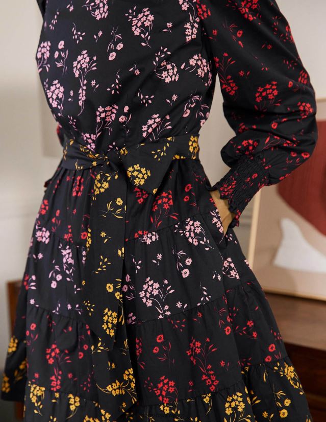 Boden Frauen Lyla-Stufenkleid VH86PT2022 Kleidung schwarz und rosa & fallender Zweig