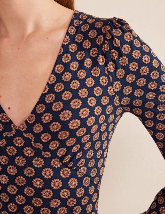 Boden Frauen Bedrucktes Oberteil mit V-Ausschnitt VH86PT1709 Kleidung französische Marine und Sonnenblume