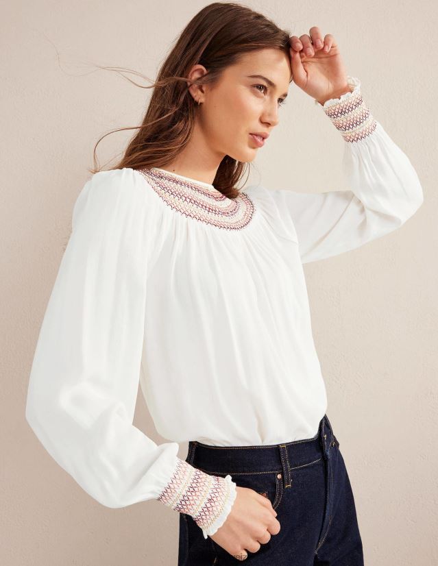 Boden Frauen Gesmoktes Oberteil mit Rundhalsausschnitt VH86PT1406 Kleidung Elfenbein