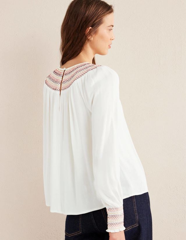 Boden Frauen Gesmoktes Oberteil mit Rundhalsausschnitt VH86PT1406 Kleidung Elfenbein