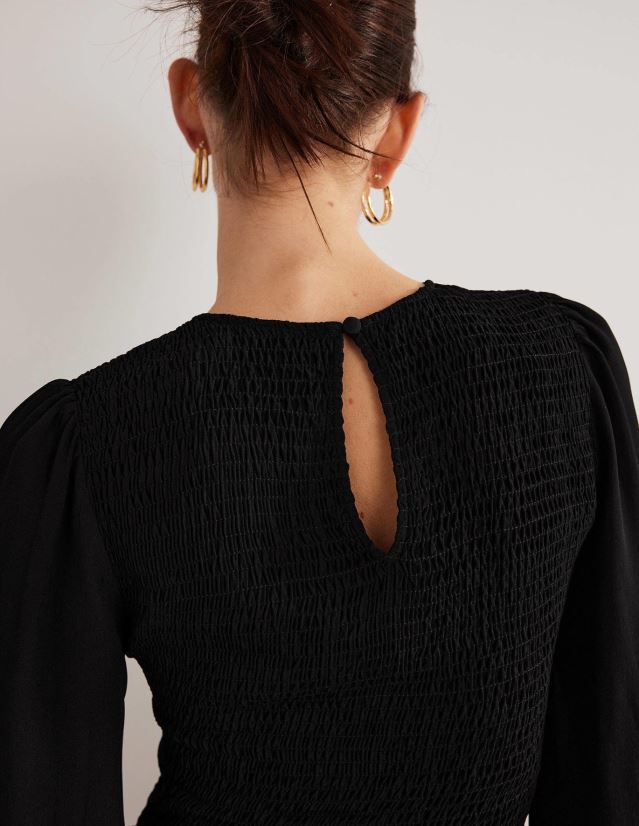 Boden Frauen Oberteil mit gesmoktem Oberteil und Rundhalsausschnitt VH86PT1978 Kleidung Schwarz