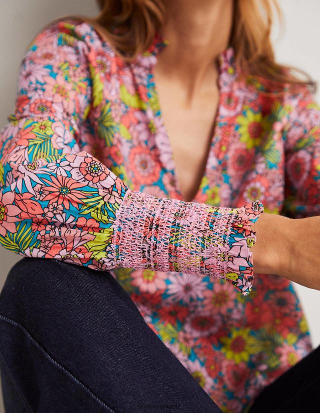 Boden Frauen Oberteil mit gesmokten Bündchen und Print VH86PT1991 Kleidung Bonbon-Rosa- und Blütengarten