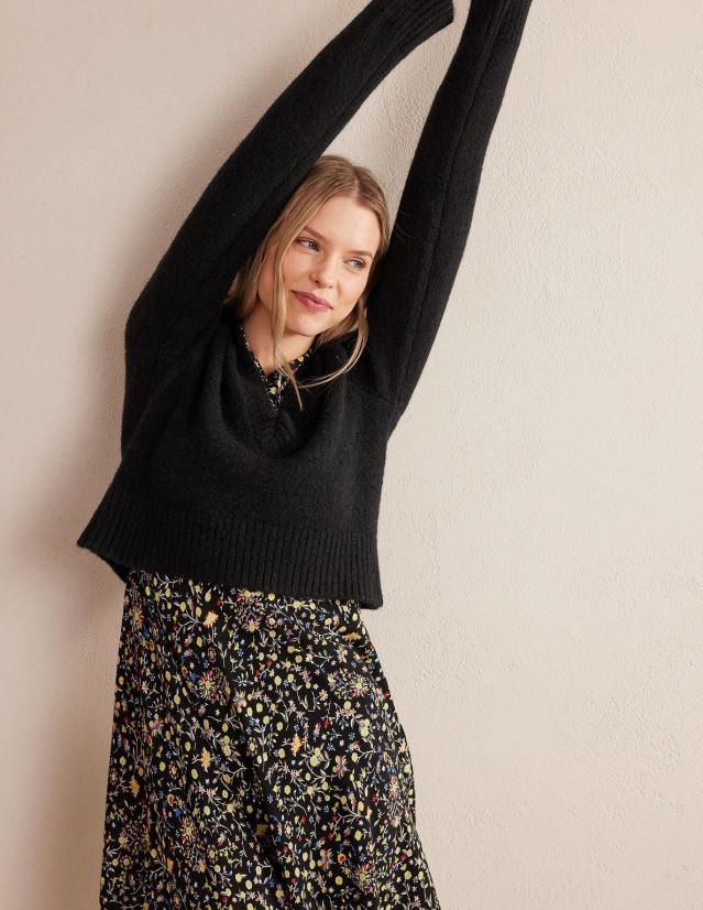 Boden Frauen Flauschiger, verkürzter Pullover mit V-Ausschnitt VH86PT1707 Kleidung Schwarz