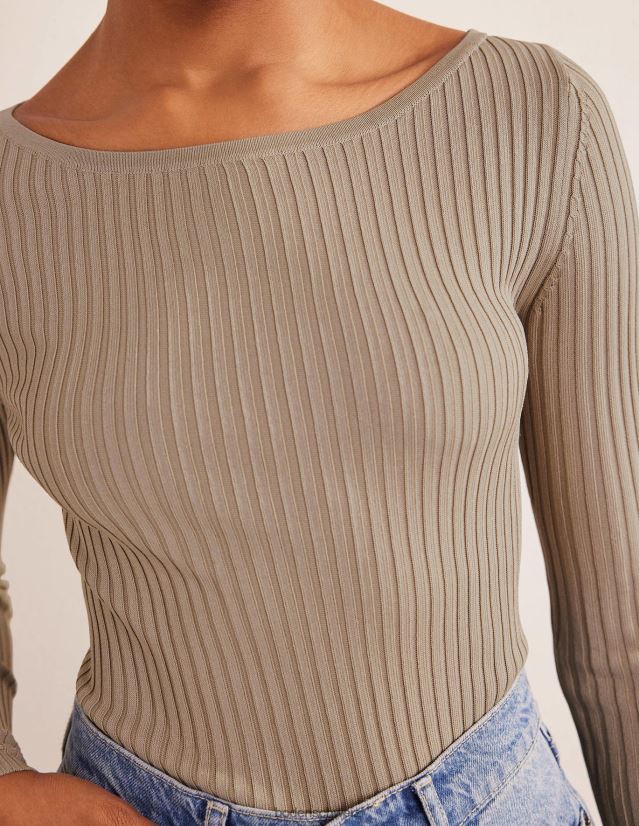 Boden Frauen Gerippter Pullover mit Schlitzausschnitt VH86PT1744 Kleidung Stein