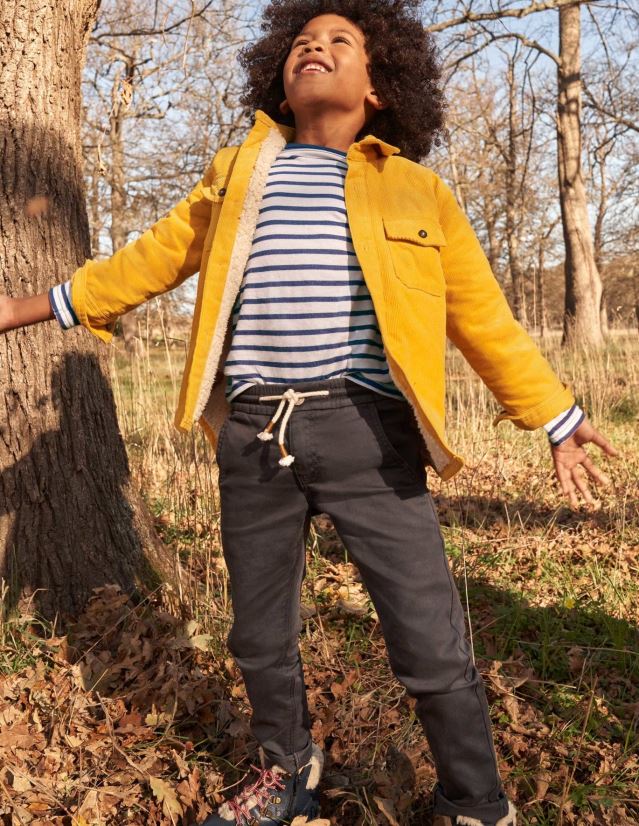 Boden Jungen Röhrenjeans aus Jersey VH86PT910 Kleidung rußgrau