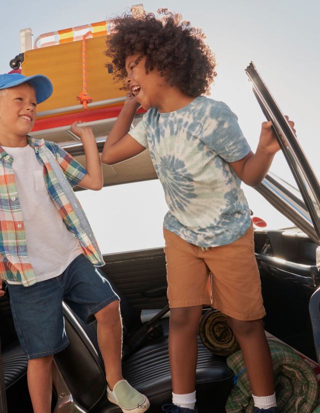 Boden Mädchen Bedrucktes, gewaschenes Slub-T-Shirt VH86PT3213 Kleidung blaue Krawattenfarbe